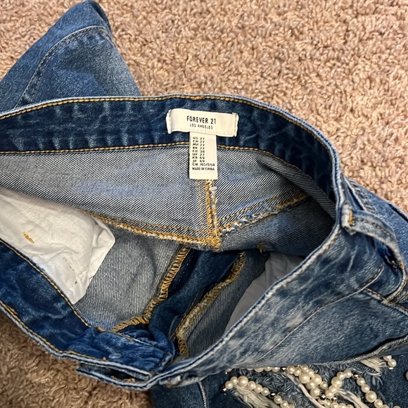 Forever, 21 women’s Jean shorts size 27 with embellishments - Picture 10 of 12